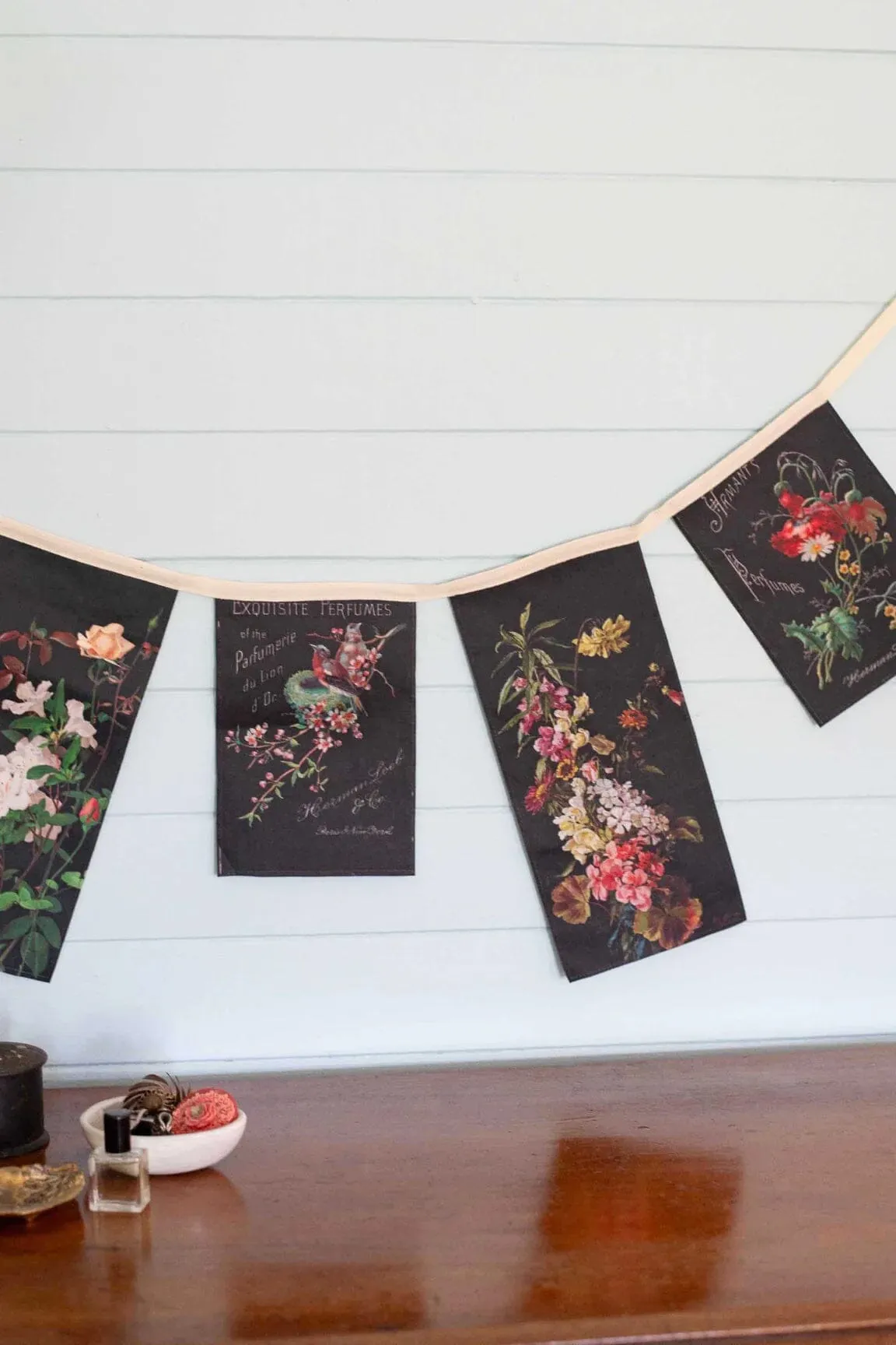 Lazy Bones Exquisite Perfume Garland